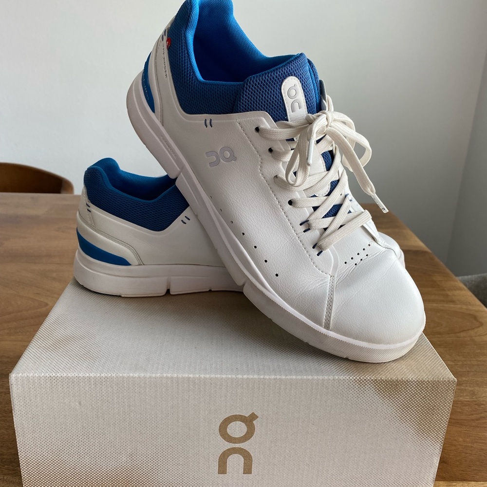 *SOLD* the roger on cloud men 11